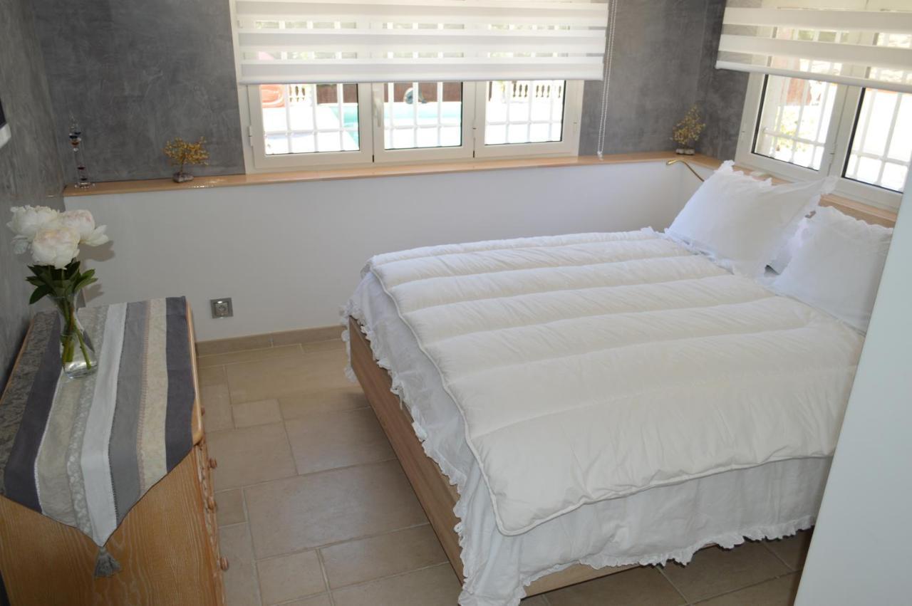 Villa Jalna Chambre, Suites Et Appartement Рокфор Ле Па Екстериор снимка